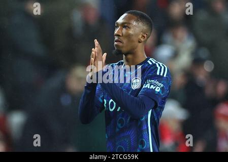 Sunderland, Royaume-Uni. 12 décembre 2023. Jaidon Anthony #12 de Leeds United applaudit les fans itinérants après la défaite de Leeds 1-0 lors du match Sunderland vs Leeds United au Stadium of Light, Sunderland, Royaume-Uni, le 12 décembre 2023 (photo de Mark Cosgrove/News Images) à Sunderland, Royaume-Uni le 12/12/2023. (Photo de Mark Cosgrove/News Images/Sipa USA) crédit : SIPA USA/Alamy Live News Banque D'Images