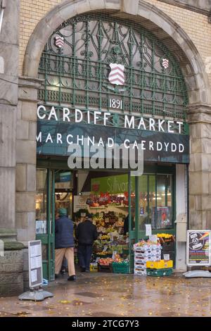 Entrée du marché de Cardiff sur Trinity Street Banque D'Images