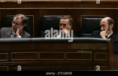 07/03/2007. Madrid 3-7-07 débat sur l'état de la Nation au Congrès des députés, à l'image des Ministres de la Justice, de la Défense et de l'intérieur ; Mariano Fernandez Bermejo, Jose Antonio Alonso, Perez Rubalcaba respectivement photo : Daniel G. Lopez...Archdc. Crédit : Album / Archivo ABC / Daniel G. López Banque D'Images