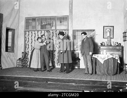 11/08/1916. La première d'hier soir au théâtre espagnol. Une scène du deuxième acte du drame, de D. Federico Oliver, 'le crime de chacun'. Crédit : Album / Archivo ABC / José Zegri Banque D'Images