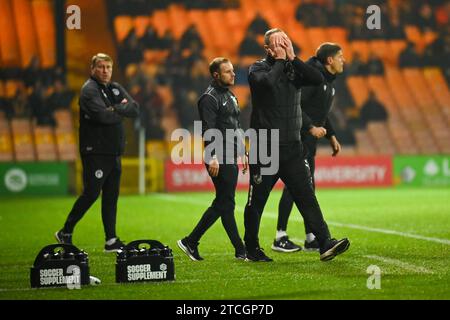 Burslem, Royaume-Uni, 12 décembre 2023. Andy Crosby, Manager de Port Vale, photographié lors du second tour de la FA Cup à domicile au Stevenage Borough. Crédit : TeeGeePix/Alamy Live News Banque D'Images