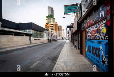 Alicante le 5 février 2021. Benidorm sans tourisme. Hôtels, terrasses et cafés fermés. -Espace anglais avec locaux fermés photo Juan Carlos Soler archdc. Crédit : Album / Archivo ABC / Juan Carlos Soler Banque D'Images