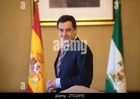 Séville, 01/14/2021. Entretien avec la présidente de la Junta de Andalucía, Juanma Moreno. Photo : Raúl Doblado. ARCHSEV. Crédit : Album / Archivo ABC / Raúl Doblado Banque D'Images