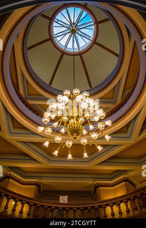 Phoenix, AZ, États-Unis - 3 novembre 2022 : les grands couloirs du bâtiment intérieur du Capitole de l'État de l'Arizona Banque D'Images