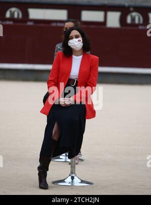 Madrid, 04/08/2021. Arène Las Ventas. Hommage au torero Víctor Puerto avec l'inauguration d'une fresque de Luis Gordillo par la présidente Isabel Díaz Ayuso et le maire, Martínez Almeida. L'événement a été suivi par l'artiste Luis Gordillo, Raquel Sanz, veuve du torero, Chapu Apaolaza, porte-parole de la FTL, Victorino Martín et les toreros José Tomás et José María Manzanares. Photo : Jaime García. ARCHDC. Crédit : Album / Archivo ABC / Jaime García Banque D'Images