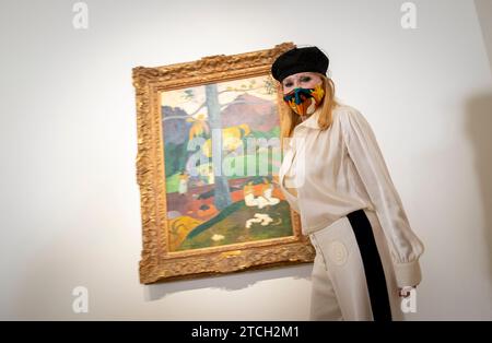 Madrid, 02/08/2022. Arrivée du tableau de Paul Gauguin (1892) d’Andorre au Musée Thyssen-Bornemisza. Dans l'image, Tita Cervera, Baronne Thyssen et ses filles Carmen et Sabina. Photo : Ignacio Gil. ARCHDC. Crédit : Album / Archivo ABC / Ignacio Gil Banque D'Images