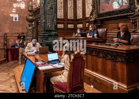 Barcelone, 07/23/2021. Le conseil municipal a placé une image du roi lors de la séance plénière qui s'est tenue ce matin. Photo : Adrián Quiroga. ARCHDC. Crédit : Album / Archivo ABC / Adrian Quiroga Banque D'Images