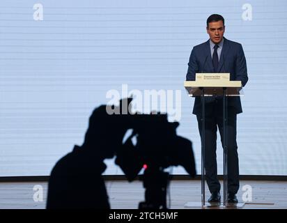 Madrid, 03/28/2022. Conférence du président Pedro Sánchez dans le cadre de la troisième réunion "génération d'opportunités", organisée par l'agence Europa Press et par McKinsey & Company, en présence d'un grand groupe d'hommes d'affaires appartenant à l'Ibex 35 et à laquelle les vice-présidents ont également assisté Teresa Ribera, Nadia Calviño et Yolanda Díaz, ainsi que les ministres Bolaños, María Jesús Montero, Raquel Sánchez et Isabel Rodríguez. Photo : Jaime García. ARCHDC. Crédit : Album / Archivo ABC / Jaime García Banque D'Images