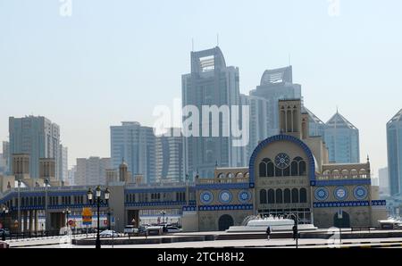 Le souk bleu sur la corniche à Sharjah, Émirats arabes Unis Banque D'Images