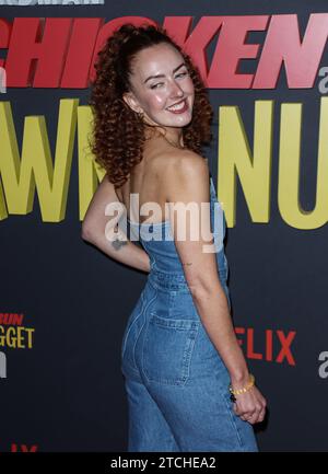 Londres, Royaume-Uni. 10 décembre 2023. Josie Sedgwick-Davies a assisté à la première britannique de Chicken Run : Dawn of the Nugget à Picturehouse Central à Londres. Crédit : SOPA Images Limited/Alamy Live News Banque D'Images