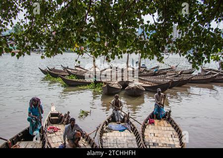 Mode de vie quotidien des riverains du Bangladesh. Cette image a été prise à Dhaka, au Bangladesh, le 30 juillet 2022. Banque D'Images