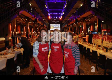 DATE D'ENREGISTREMENT NON INDIQUÉE MEHR ALS EINE WARME MAHLZEIT 12.12.2023 Madita von Hülsen, Sandra Quadflieg, Rhea Harder, Charity-Essen Mehr als eine Warme Mahlzeit in der Fischauktionshalle, Hamburg, 12.12.2023 *** MORE THAN A WARM MEAL 12 12 2023 Madita von Hülsen, Sandra Quadflieg, Rhea Harder, charité Essen plus qu'un repas chaud dans la salle de vente aux enchères de poissons, Hambourg, 12 12 2023 Copyright : xEventpressxMPx Banque D'Images