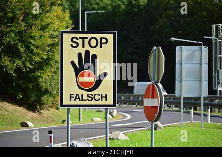 Panneau « Stop Wrong » sur l'autoroute Mühlkreis à l'aire de repos d'Engerwitzdorf Banque D'Images