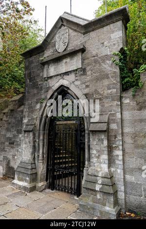 L'entrée de la Marsh's Library, première bibliothèque publique irlandaise, à St Patrick's Close, construite au début du 18e siècle, au centre-ville de Dublin, en Irlande. Banque D'Images