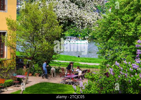 Villa Marie, un restaurant bien connu dans la villa du même nom à côté de la Blue Wonder. La maison et le jardin dégagent un style méditerranéen-italien Banque D'Images