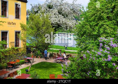 Villa Marie, un restaurant bien connu dans la villa du même nom à côté de la Blue Wonder. La maison et le jardin dégagent un style méditerranéen-italien Banque D'Images