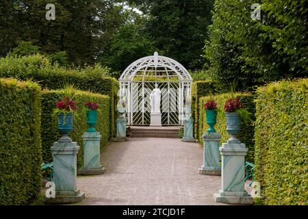 Belvedere Palace est un complexe de palais de plaisance richement conçu près de la ville de Weimar. L'ensemble du complexe, y compris le parc avec ses nombreux exotiques Banque D'Images