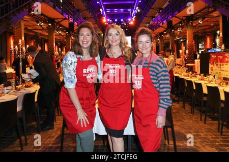 Madita von Hülsen, Sandra Quadflieg und Rhea Harder-Vennewald BEI der Charity-Weihnachtsfeier für Obdachlose und Bedürftige Mehr als eine Warme Mahlzeit in der Fischauktionshalle. Hambourg, 12.12.2023 *** Madita von Hülsen, Sandra Quadflieg et Rhea Harder Vennewald à la fête de Noël pour les sans-abri et les nécessiteux plus qu'un repas chaud à la Fischauktionshalle Hambourg, 12 12 2023 Foto:xgbrcix/xFuturexImagex Charity weihnachtsfeier 3220 Banque D'Images