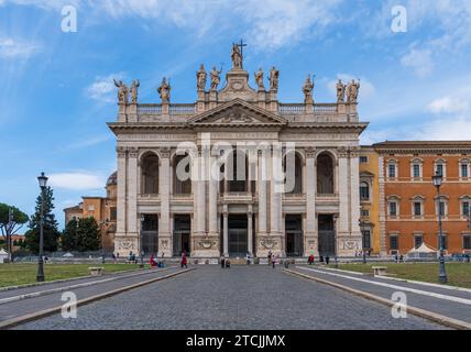 Vue de la façade de la basilique San Giovanni in Laterano à Rome Banque D'Images