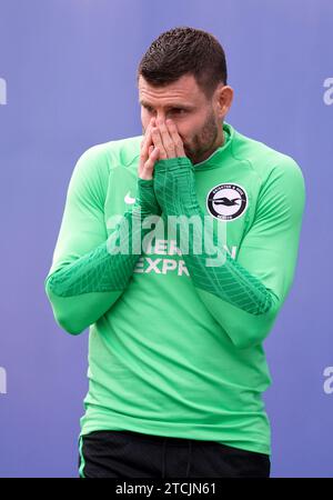 James Milner de Brighton et Hove Albion lors d'une séance d'entraînement à l'Amex Performance Centre, Brighton et Hove. Date de la photo : mercredi 13 décembre 2023. Banque D'Images