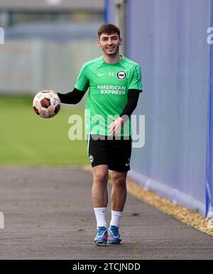 Billy Gilmour de Brighton et Hove Albion lors d'une séance d'entraînement au Amex Performance Centre, Brighton et Hove. Date de la photo : mercredi 13 décembre 2023. Banque D'Images