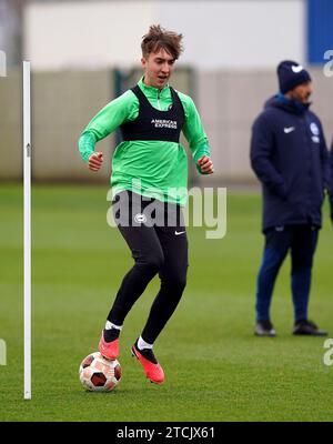 Jack Hinshelwood de Brighton et Hove Albion lors d'une séance d'entraînement à l'Amex Performance Centre, Brighton et Hove. Date de la photo : mercredi 13 décembre 2023. Banque D'Images