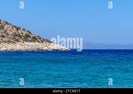 Vue sur la mer Égée à iOS Grèce et l'île d'Irakleia en arrière-plan Banque D'Images