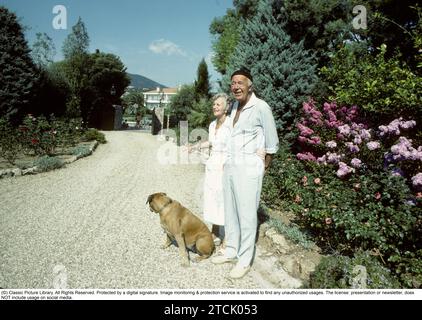 La princesse Lilian, duchesse de Halland. Né Lillian May Davies, plus tard Craig ; 30 août 1915 - 10 mars 2013. Un mannequin britannique qui est devenu membre de la famille royale suédoise thgrough son mariage avec le prince Bertil 1976. Photographiés dans leur maison de vacances sur la côte d'azur, Villa Mirage à Sainte Maxime 1980. Banque D'Images