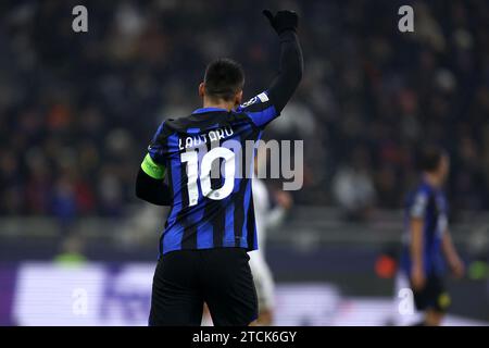 Milan, Italie. 12 décembre 2023. Lautaro Martinez du FC Internazionale fait des gestes lors du match de football de l'UEFA Champions League entre FC Internazionale et Real Sociedad au Stadio Giuseppe Meazza le 12 décembre 2023 à Milan, Italie . Crédit : Marco Canoniero/Alamy Live News Banque D'Images