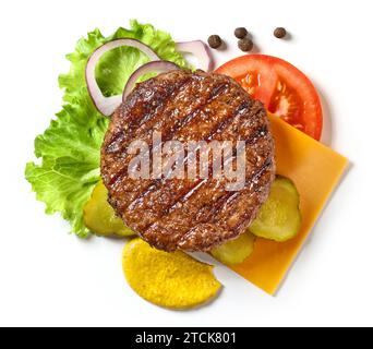 divers ingrédients alimentaires pour faire burger isolé sur fond blanc, vue de dessus Banque D'Images