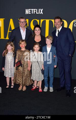 Bradley Cooper mit Tochter Lea de Seine Shayk Cooper und Gästen beim projection spéciale des films Netflix Maestro im Academy Museum of Motion Pictures. Los angles, 12.12.2023 *** Bradley Cooper avec sa fille Lea de Seine Shayk Cooper et des invités à la projection spéciale du film Netflix Maestro à l'Academy Museum of Motion Pictures Los angles, 12 12 2023 Foto:xD.xStarbuckx/xFuturexImagex maestro 3244 Banque D'Images