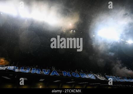 Milan, Italie. 12 décembre 2023. Supporters du FC Inter lors du match de l'UEFA Champions League entre l'Inter FC Internazionale et la Real Sociedad, le 12 décembre 2023, au stade Giuseppe Meazza San Siro Siro de Milan, Italie. Crédit : Tiziano Ballabio/Alamy Live News Banque D'Images