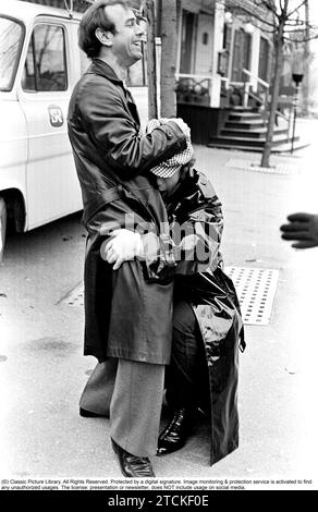 Elton John. Chanteur anglais, auteur-compositeur né en mars 25 1947. Photo portant une casquette à carreaux et une écharpe à carreaux assortie lors d'une visite en Suède 1978 Banque D'Images