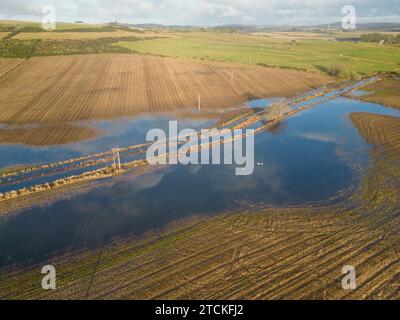 Aberdeenshire. 13 décembre 2023. UK Weather, des filets de ferme inondés récemment semés avec des cultures, mains of Drum Aberdeenshire. Paul Glendell / Alamy Live News Banque D'Images