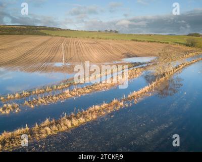 Aberdeenshire. 13 décembre 2023. UK Weather, des filets de ferme inondés récemment semés avec des cultures, mains of Drum Aberdeenshire. Paul Glendell / Alamy Live News Banque D'Images