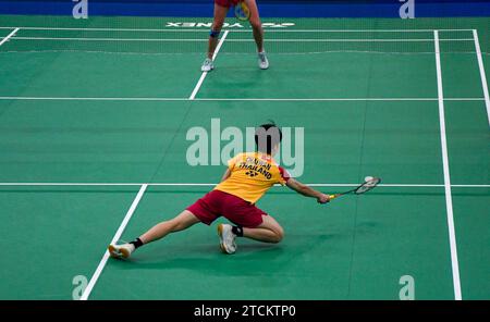 Lalinrat Chaiwan, de Thaïlande, affronte Line Christophersen (non représenté), de Danemark, lors de la finale du tournoi de badminton en simple Super 100 féminin Yonex-Sunrise Guwahati Masters 2023 au complexe sportif intérieur Sarju Sarai. Lalinrat Chaiwan a gagné 21-14, 17-21, 21-16. (Photo de Biplov Bhuyan / SOPA Images/Sipa USA) Banque D'Images