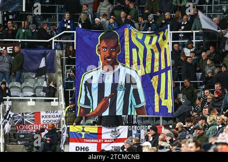 Newcastle, Royaume-Uni. 13 décembre 2023. Les supporters de Newcastle arrivent lors du match de l'UEFA Champions League Newcastle United vs AC Milan à St. James's Park, Newcastle, Royaume-Uni, 13 décembre 2023 (photo Mark Cosgrove/News Images) crédit : News Images LTD/Alamy Live News Banque D'Images