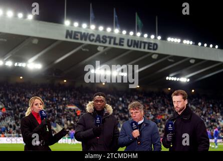 La journaliste italienne Giulia Mizzoni aux côtés des anciens joueurs Clarence Seedorf, Gianfranco Zola et Claudio Marchisio avant le match de l'UEFA Champions League, Groupe F à St James' Park, Newcastle. Date de la photo : mercredi 13 décembre 2023. Banque D'Images