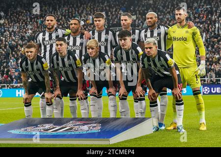 Newcastle, Royaume-Uni. 13 décembre 2023. Équipe de Newcastle formation lors du match Newcastle United FC contre AC Milan UEFA Champions League Group F à St.James' Park, Newcastle, Royaume-Uni le 13 décembre 2023 Credit : Every second Media/Alamy Live News Banque D'Images