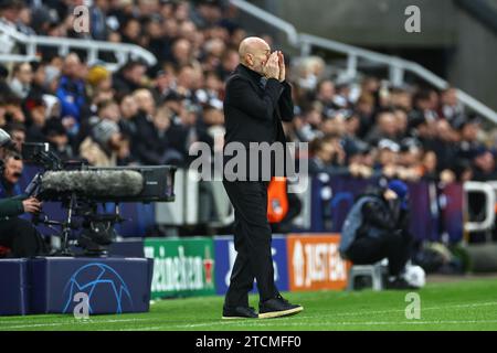 Newcastle, Royaume-Uni. 13 décembre 2023. Stefano Pioli entraîneur de l'AC Milan lors du match de l'UEFA Champions League Newcastle United vs AC Milan à St. James's Park, Newcastle, Royaume-Uni, 13 décembre 2023 (photo Mark Cosgrove/News Images) crédit : News Images LTD/Alamy Live News Banque D'Images