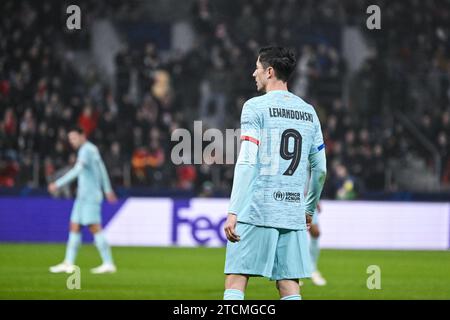 Anvers, Belgique. 13 décembre 2023. Robert Lewandowski de Barcelone photographié lors d'un match entre l'équipe belge de football Royal Antwerp FC et le club espagnol FC Barcelone, à Anvers, le mercredi 13 décembre 2023, sixième jour de la phase de groupes de la Ligue des Champions, dans le groupe H. Belga PHOTO TOM GOYVAERTS crédit : Belga News Agency/Alamy Live News Banque D'Images