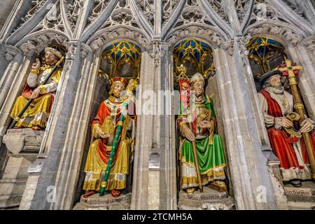 Statues d'évêques sur l'écran de chœur de la cathédrale de Ripon, North Yorkshire, Angleterre Banque D'Images