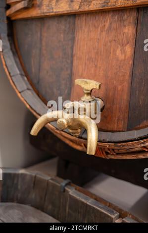 Ancien équipement pour la fabrication traditionnelle de champagne mousseux à partir de raisins de Chardonnay et pinor noir à Epernay, Champagne, France Banque D'Images