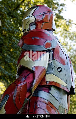 Un cosplayer masculin habillé en Iron Man de la franchise de films Marvel comics Banque D'Images
