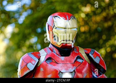 Un cosplayer masculin habillé en Iron Man de la franchise de films Marvel comics Banque D'Images