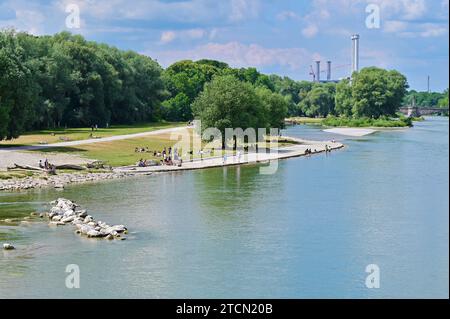 Aire de loisirs locale sur l'Isar à Munich, Bavière Banque D'Images