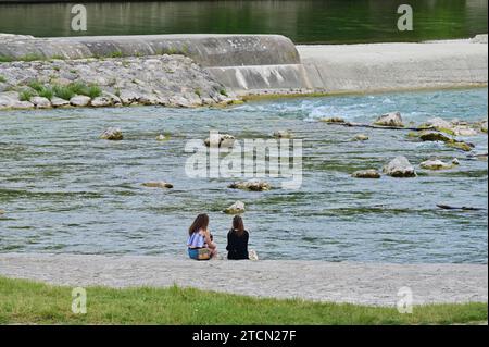 Aire de loisirs locale sur l'Isar à Munich, Bavière Banque D'Images