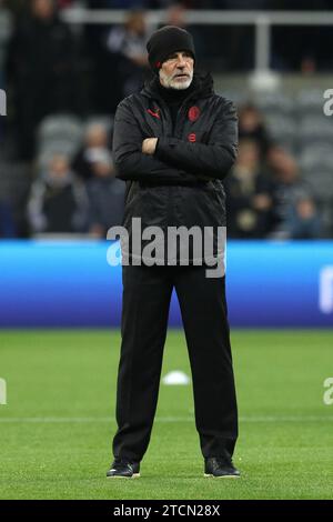 Newcastle le mercredi 13 décembre 2023.AC Milan Manager Stefano Pioli lors du match de l'UEFA Champions League Group F entre Newcastle United et l'Associazione Calcio Milan à St. James's Park, Newcastle le mercredi 13 décembre 2023. (Photo : Robert Smith | MI News) crédit : MI News & Sport / Alamy Live News Banque D'Images