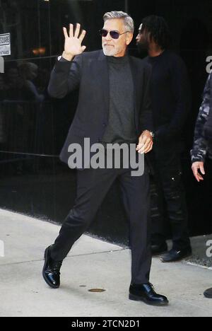 New York, NY, États-Unis. 13 décembre 2023. George Clooney vu à Good Morning America à New York le 13 décembre 2023. Crédit : RW/Media Punch/Alamy Live News Banque D'Images