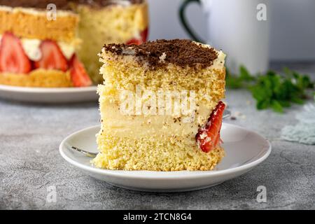 Morceau de gâteau Fraisier français. Banque D'Images